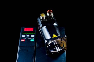 Elektrik motorları (AC servo motor, DC fırçasız motor ve basamaklı motor)