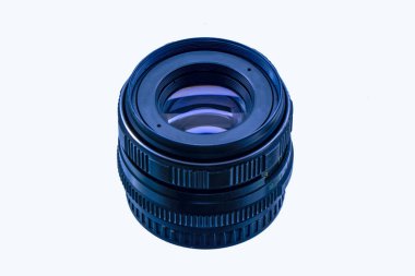 Kamera merceği açığı ayarlıyor ve yakınlaştırılıyor ve çıkarılıyor