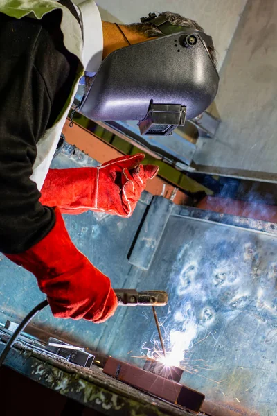 Çelik, alet ve kıvılcım kaynaklama