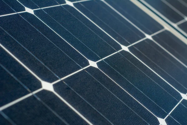 蓝天下的太阳能电池板 — 图库照片