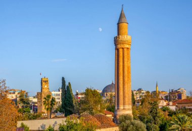 Antalya / Türkiye 14 Aralık 2019: Antalya Kaleii Eski Kenti (Kaleici), Türkiye 'nin Antalya kentindeki Akdeniz mimari kültürünün eski ev penceresini kapatın