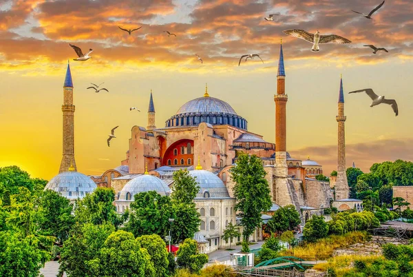 Ηλιόλουστη Αρχιτεκτονική Και Μουσείο Αγίας Σοφίας Στην Εμινωνού Κωνσταντινούπολη Τουρκία — Φωτογραφία Αρχείου