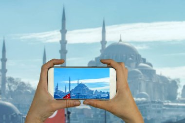  Hindi. Süleyman Camii önünde fotoğraf çeken turist, İstanbul 'un Üçüncü Tepesi' nde yer alan bir Osmanlı İmparatorluk camii. Seyahat kavramı
