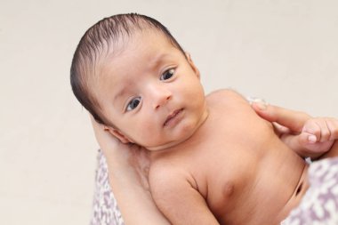 Yeni doğmuş bir bebek kapanışı