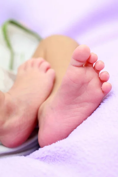 Winziger Fuß Des Neugeborenen Babys — Stockfoto