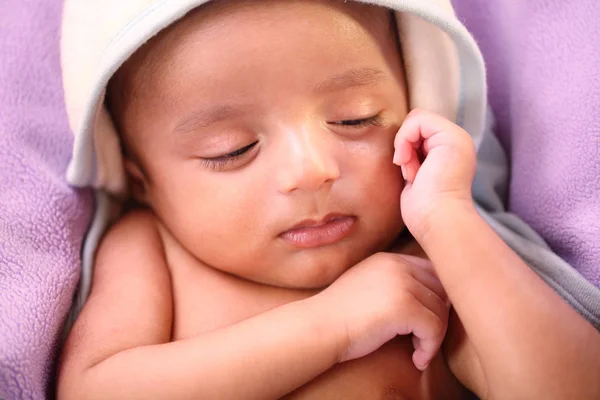 Νεογέννητο Μωρό Στον Ύπνο Κοντινό Πλάνο — Φωτογραφία Αρχείου