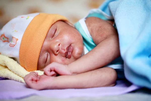 Новонароджена Дитина Спить Крупним Планом — стокове фото