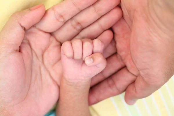 Newborn Baby Hand Mother Hands — Stock Photo, Image