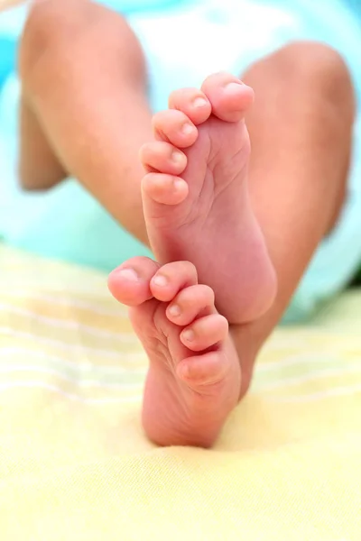 Pequeño Pie Bebé Recién Nacido Cerca —  Fotos de Stock