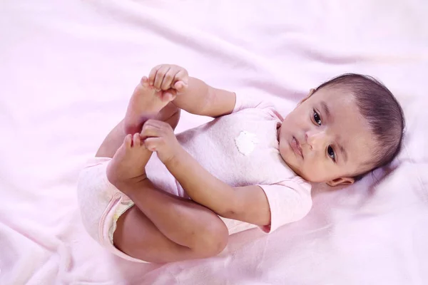 Verschluss Eines Neugeborenen Babys Mit Zehen — Stockfoto
