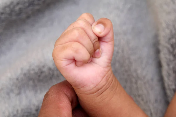 Bebê Recém Nascido Punho Perto — Fotografia de Stock