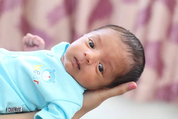 生まれたばかりの赤ちゃんのクローズ アップ — ストック写真
