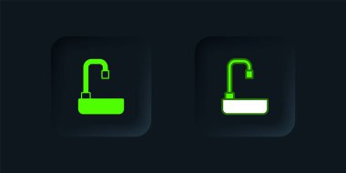 Siyah arka planda su musluğu ikonu olan yeşil lavabo. Siyah kare düğme. Vektör.