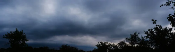 Панорама Неба Покрытая Облаками После Заката — стоковое фото