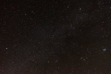 Gece yıldızlı gökyüzü. Birçok yıldız. kopya alanı