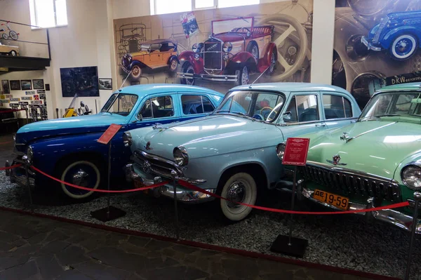 Музей Фаетон ретро-автомобілі СРСР та США — стокове фото