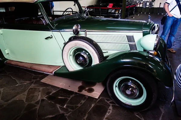 Museu Phaeton de carros antigos URSS e os EUA — Fotografia de Stock