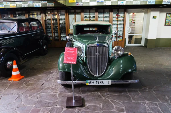 Museo Phaeton de coches antiguos URSS y los EE.UU. — Foto de Stock