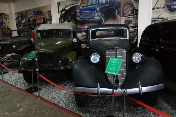 Museo Phaeton de coches antiguos URSS y los EE.UU. — Foto de Stock