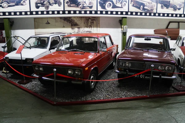 Museo Phaeton de coches antiguos URSS y los EE.UU. — Foto de Stock