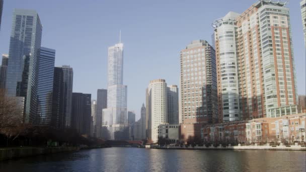 Tiro Centro Chicago Com Edifício Trump — Vídeo de Stock