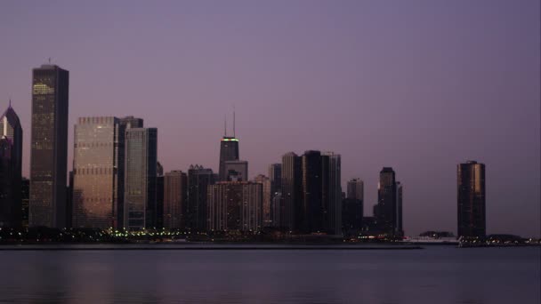 Statyczne Shot Panoramę Chicago Nad Wodą — Wideo stockowe