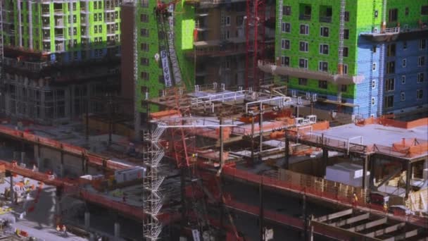 犹他州 Circa 2017 高层建筑工地与起重机起重材料 — 图库视频影像