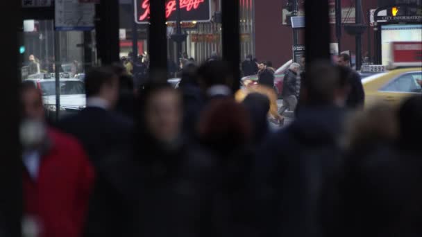 Chicago Usa Circa 2017 Pedestrians Background Traffic Downtown Chicago Faces — Stock Video