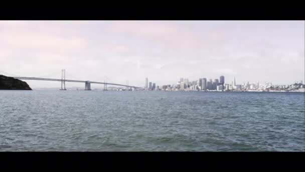 Statische Aufnahme Der Goldenen Torbrücke Und Von San Francisco — Stockvideo