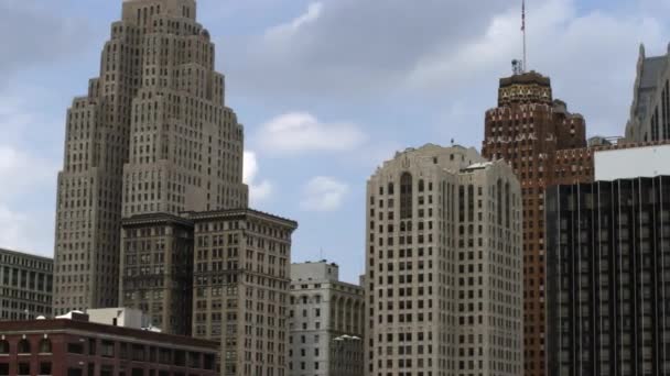 Apertado Panning Tiro Esquerdo Dos Edifícios Arranha Céus Detroit — Vídeo de Stock