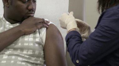 Sıkı birine iğne doktor doz.