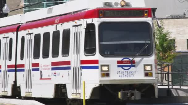 Plan Serré Tramway Salt Lake City Quittant Arrêt — Video