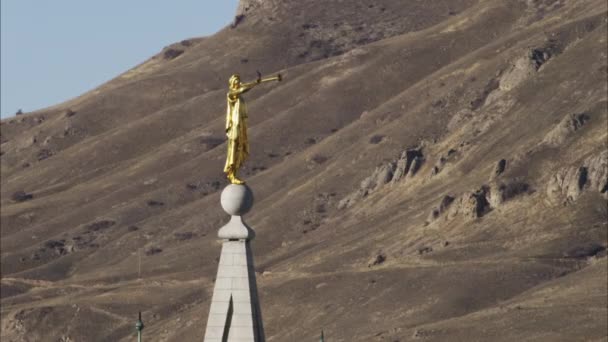 Gouden Standbeeld Van Moroni Bovenop Salt Laketempel Stad — Stockvideo