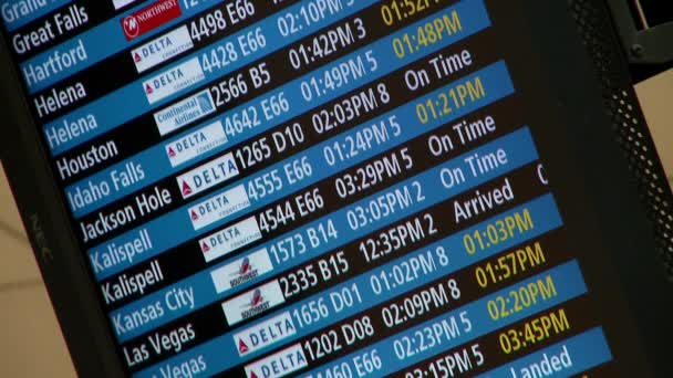 Utah Estados Unidos Circa 2017 Tight Shot Monitor Llegada Aeropuerto — Vídeo de stock