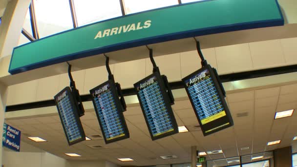 Utah Usa Circa 2017 Shot Arrivals Screens Airport — Stock Video