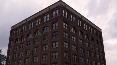 Texas okul kitap deposu Dealey Plaza, Dallas, Texas atış aşağı devirme.
