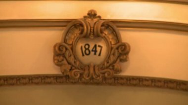 Bir yıl 1847 ile bir resim çerçevesinin üst sıkı atış.
