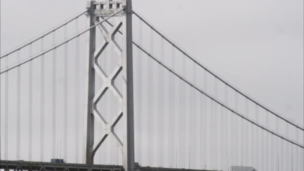 Inclinación Hacia Abajo Tiro Oakland Bay Bridge — Vídeo de stock