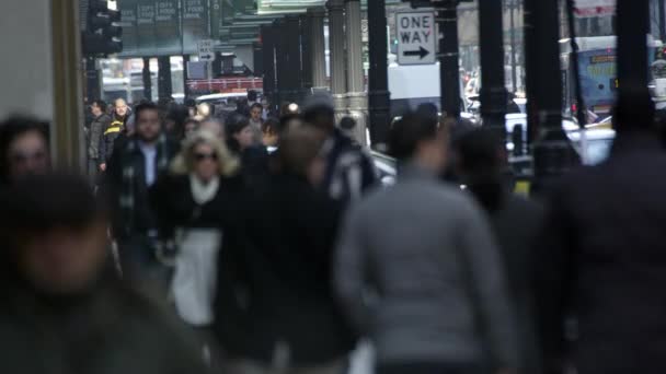 Chicago Usa Circa 2017 Pedestrians Background Traffic Downtown Chicago Faces — Stock Video