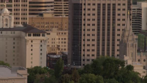 Schwenk Aufnahme Der Gebäude Der Innenstadt Von Salzsee Stadt Utah — Stockvideo