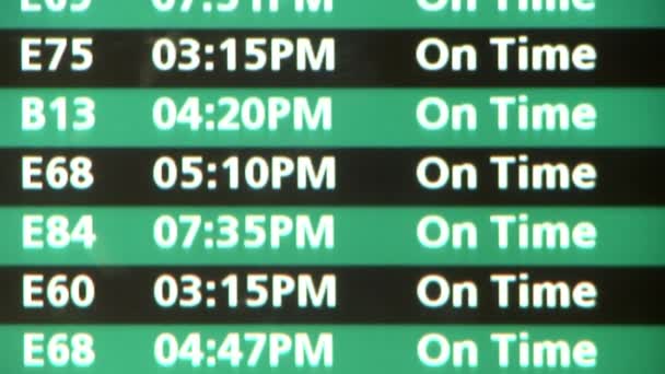 Екстремальний Жорсткий Знімок Монітора Прибуття Аеропорту — стокове відео