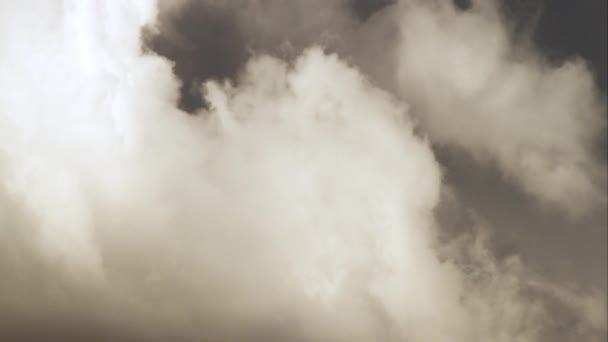 Tight Shot Nubes Deriva Cielo Gris — Vídeo de stock