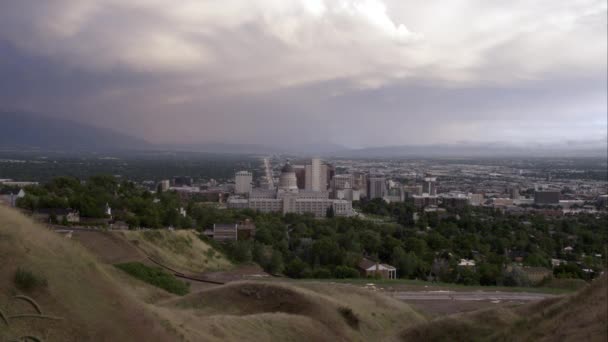 Downtown Salt Lake City Terlihat Dari Bukit Bukit Belakang — Stok Video