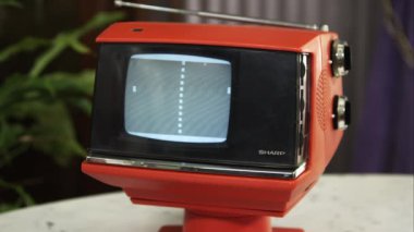 Retro Tv ekran üzerinde oynanan Pong ile çekim.