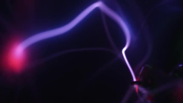 Lasery Piłki Plazmowej Poruszające Się Zwolnionym Tempie Kuli Ziemskiej — Wideo stockowe