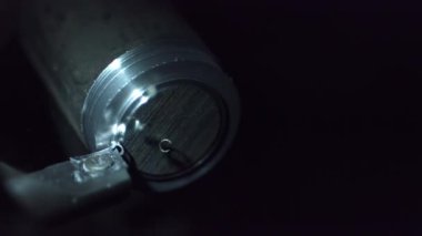 Metal torna kesme metalçubuk yavaş hareket.