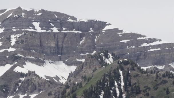 Blick Schwenken Entlang Berggipfel Mit Schneeschmelze Utah — Stockvideo