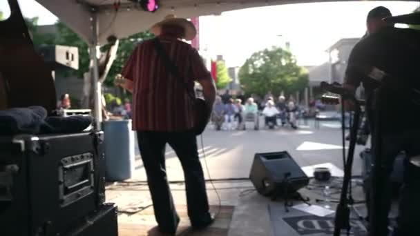 Palco Vista Banda Tocando Para Multidão Vivo Fora — Vídeo de Stock