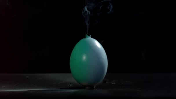 Αργή Κίνηση Πασχαλινό Αυγό Έκρηξη Από Κροτίδες — Αρχείο Βίντεο