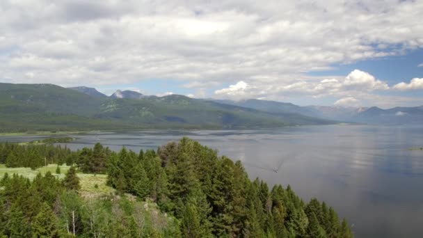 Vol Arrière Dessus Lac Les Bateaux Peuvent Être Vus Dans — Video